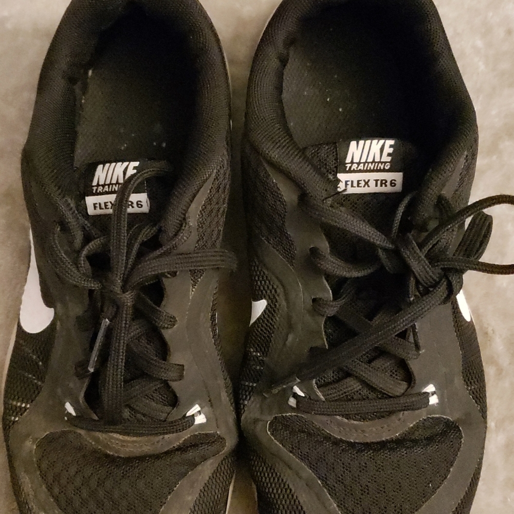 Nike Tennis Shoes
